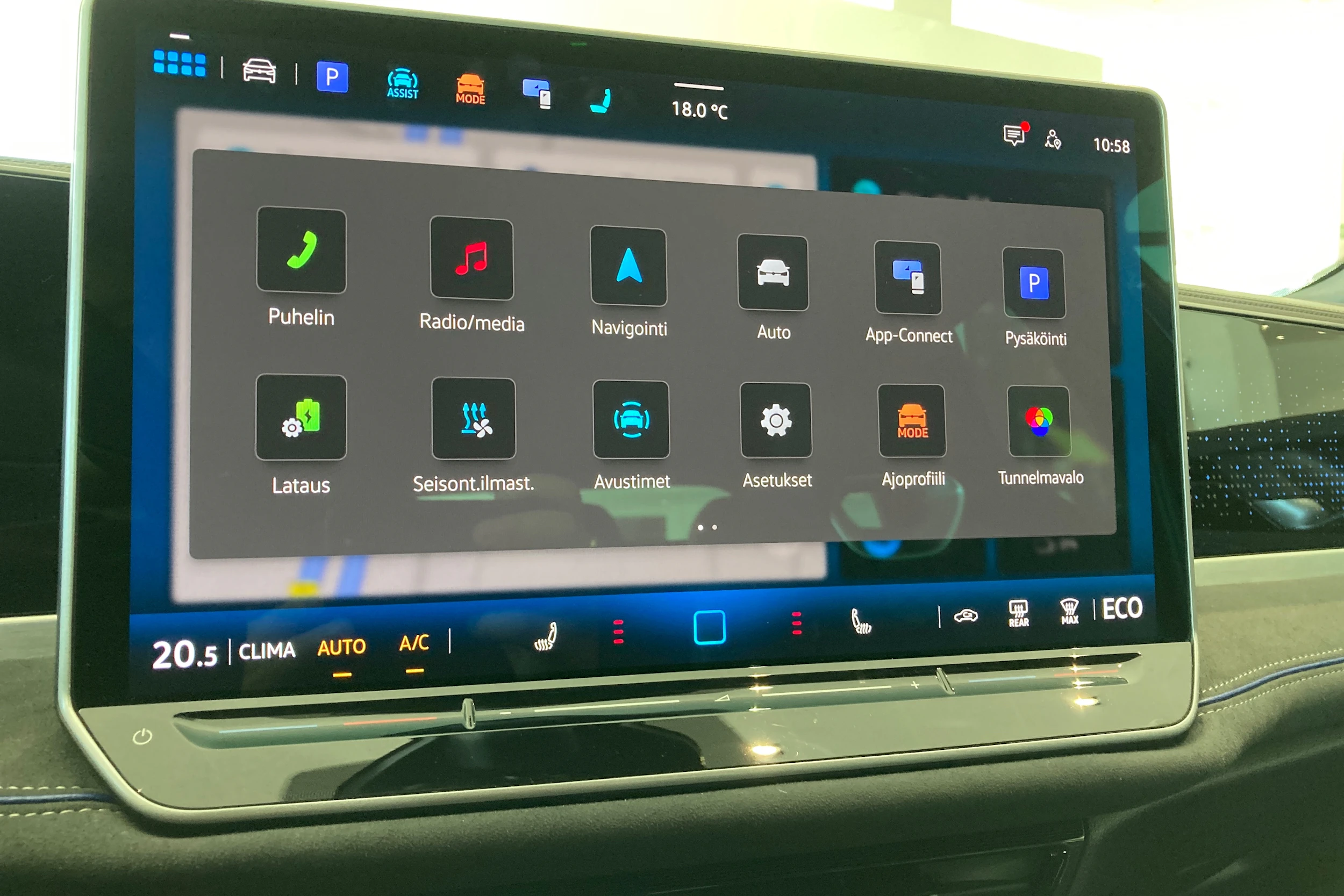 sininen Volkswagen Passat 2025 kuva 16.