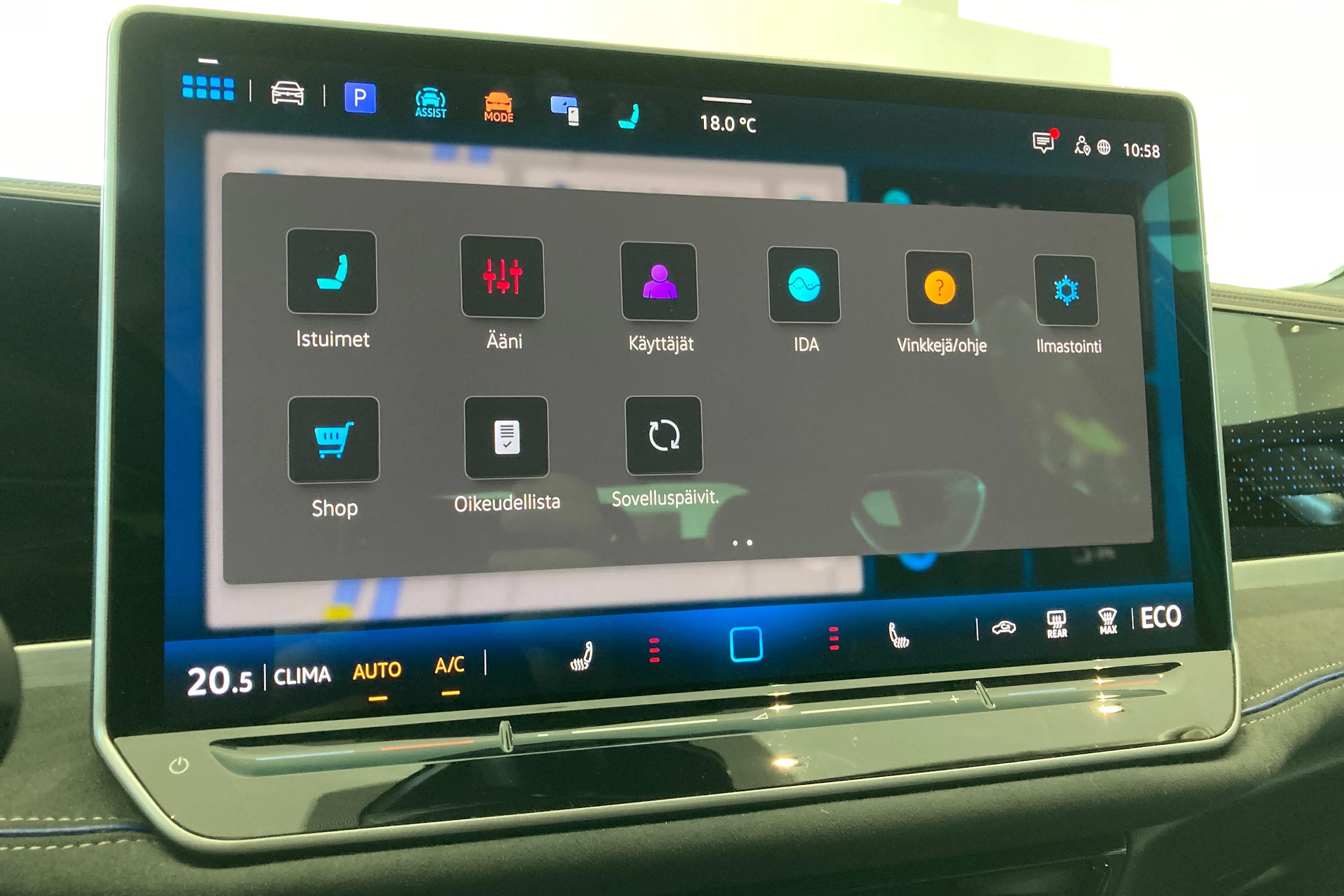 sininen Volkswagen Passat 2025 kuva 17.