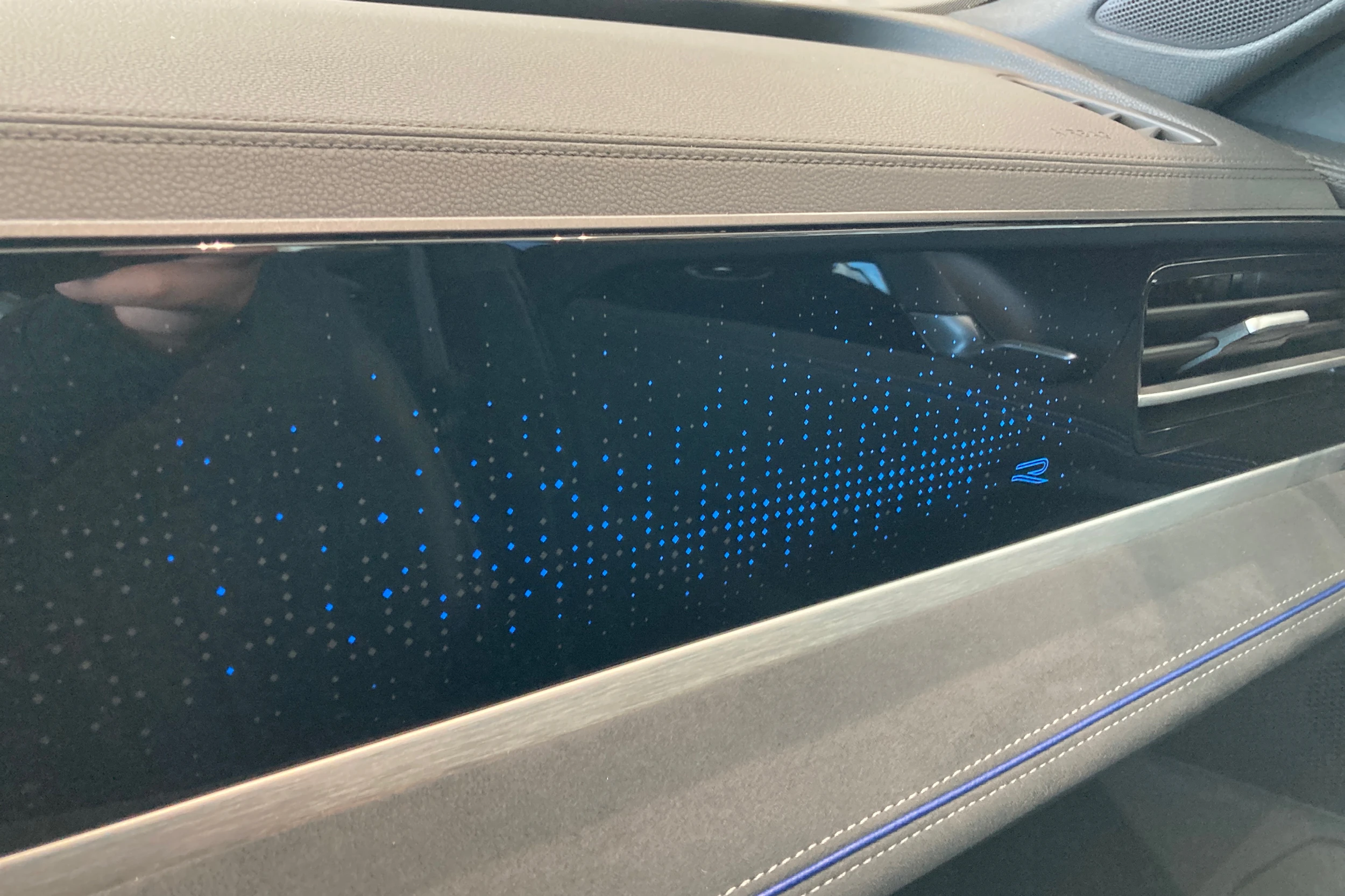 sininen Volkswagen Passat 2025 kuva 19.