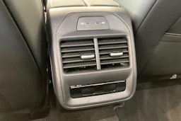 sininen Volkswagen Passat 2025 kuva 21.