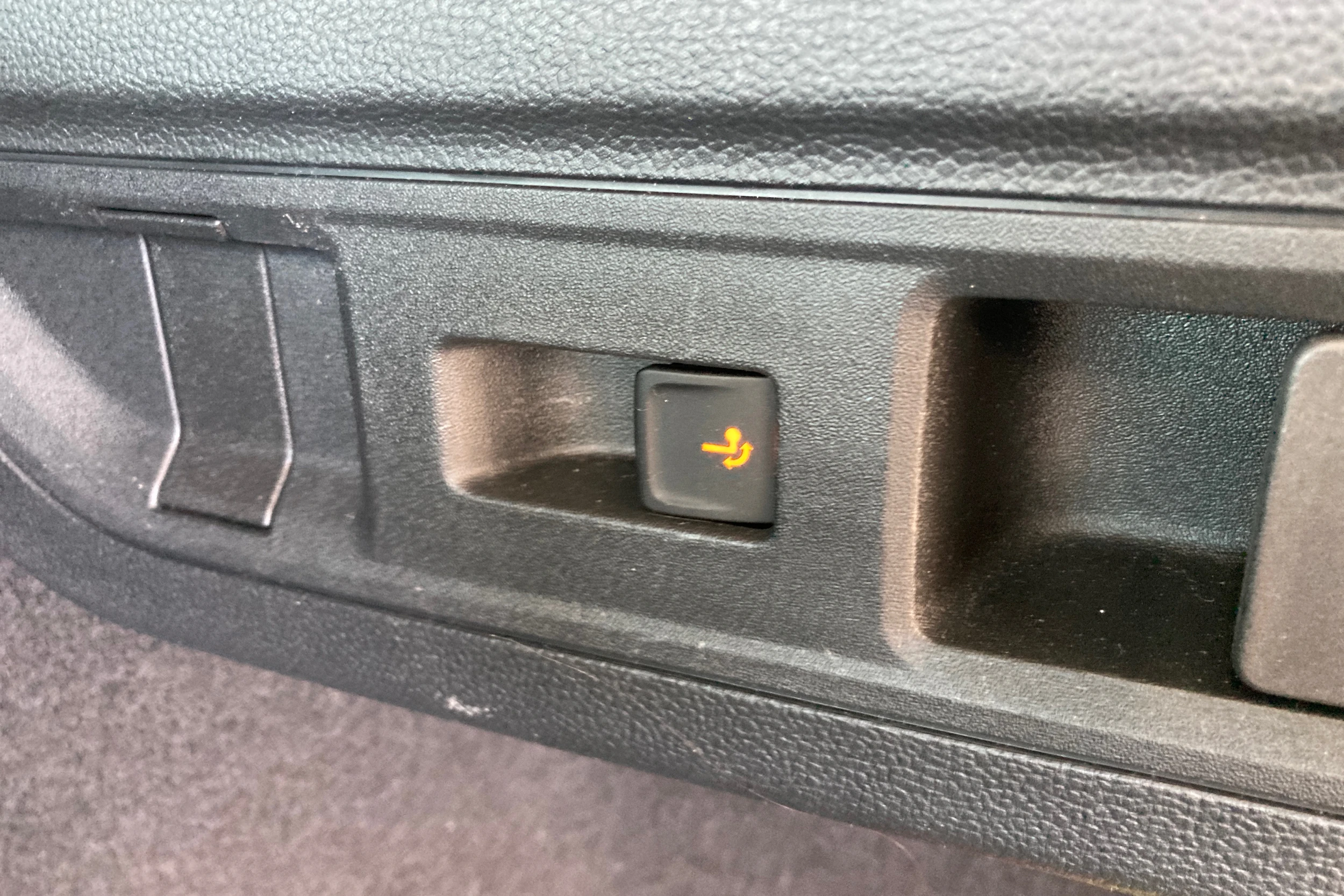 sininen Volkswagen Passat 2025 kuva 24.