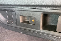 sininen Volkswagen Passat 2025 kuva 24.