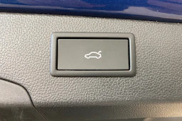 sininen Volkswagen Passat 2025 kuva 26.