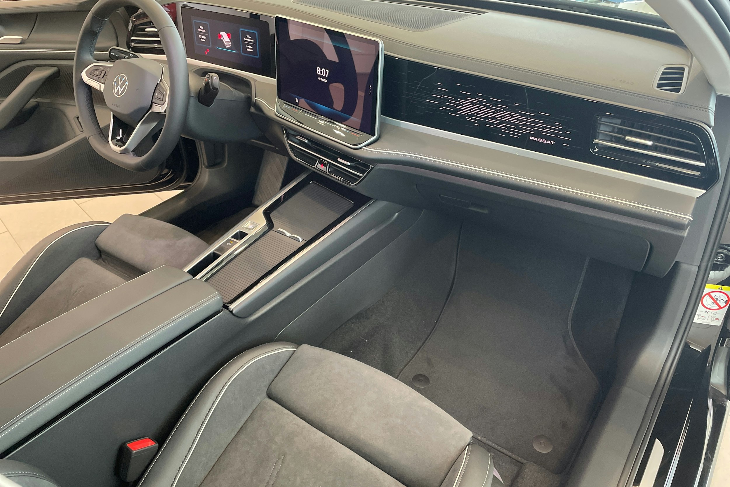 met. musta Volkswagen Passat 2025 kuva 13.