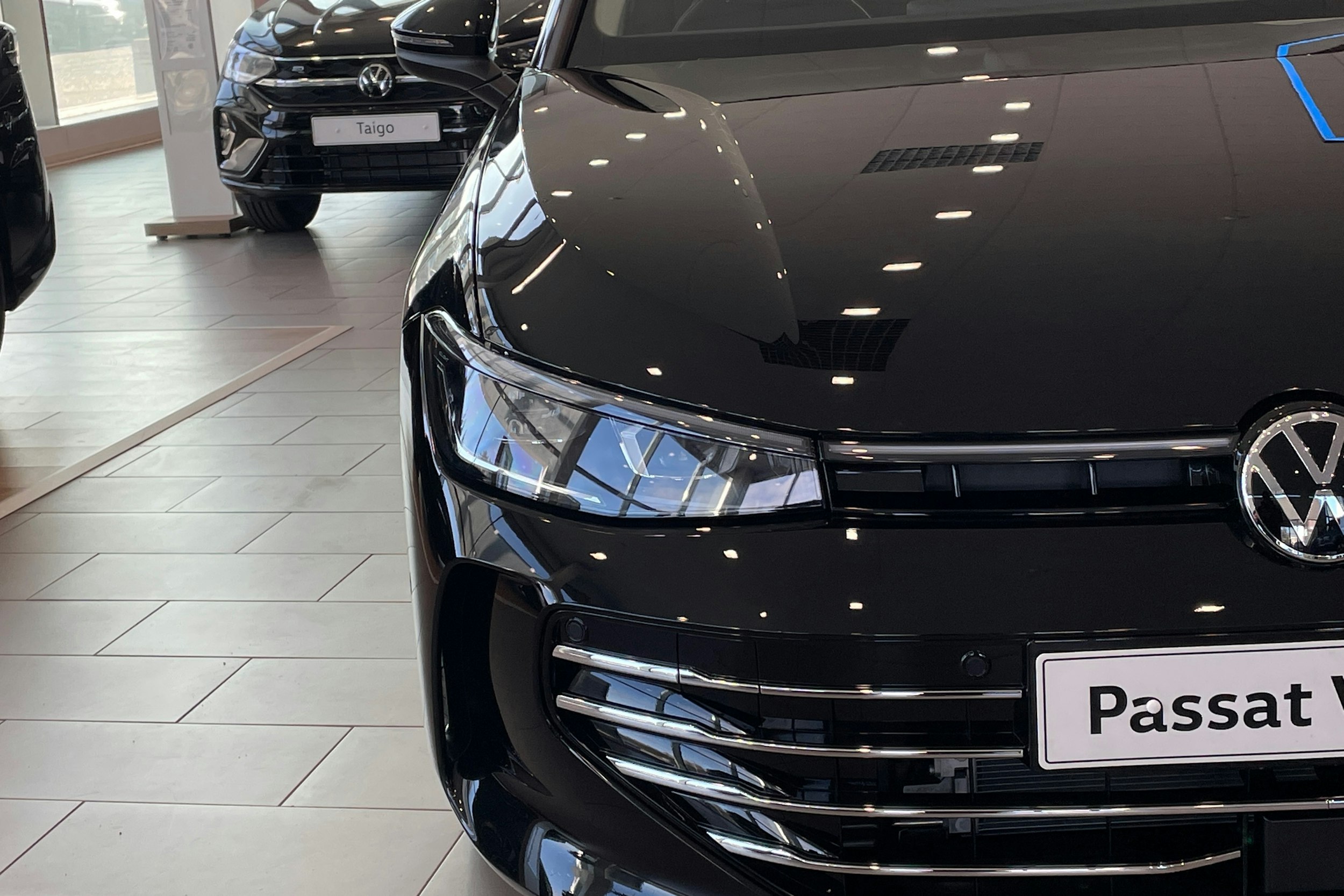 met. musta Volkswagen Passat 2025 kuva 14.