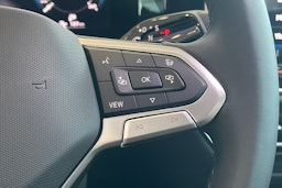 met. musta Volkswagen Passat 2025 kuva 16.