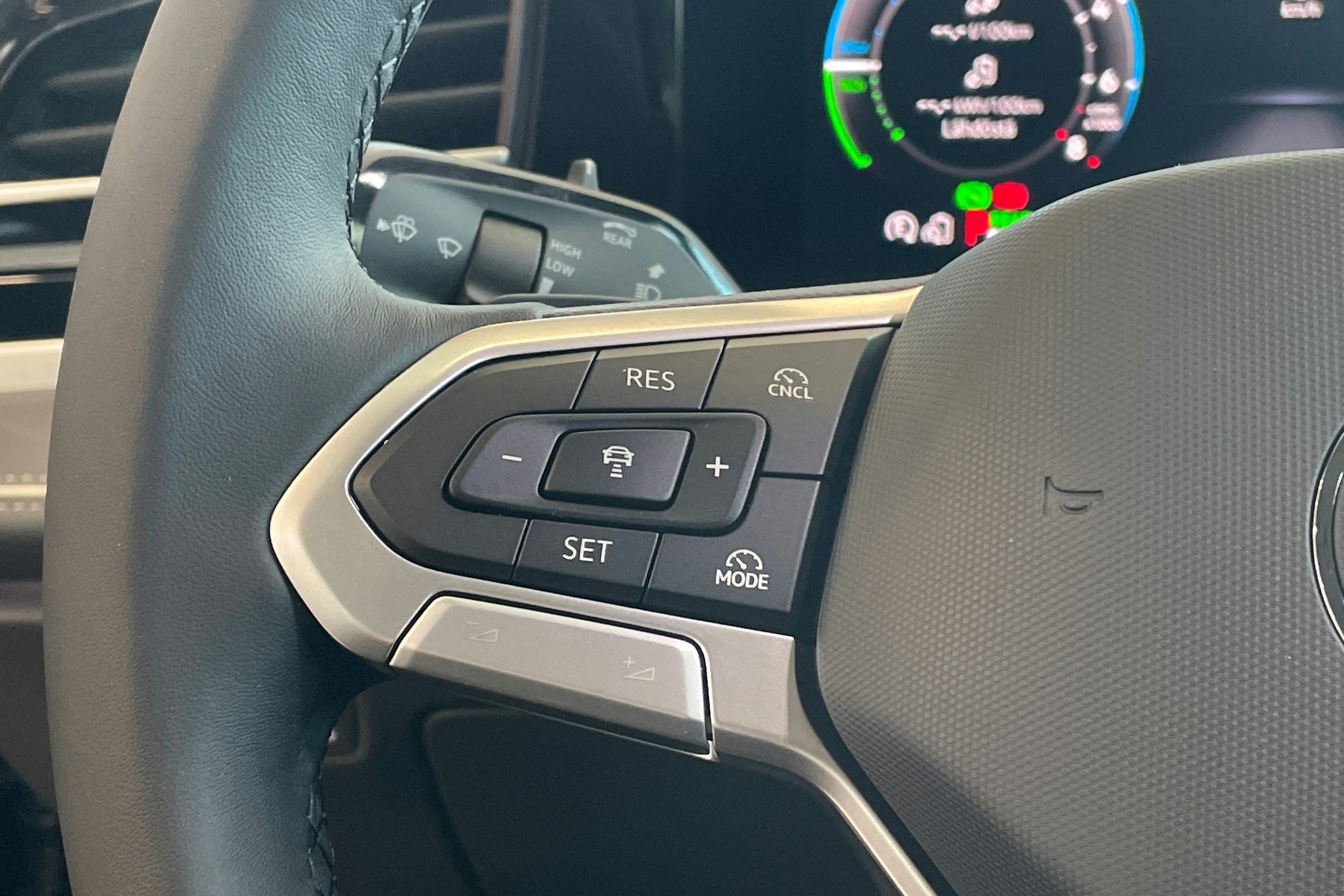 met. musta Volkswagen Passat 2025 kuva 17.