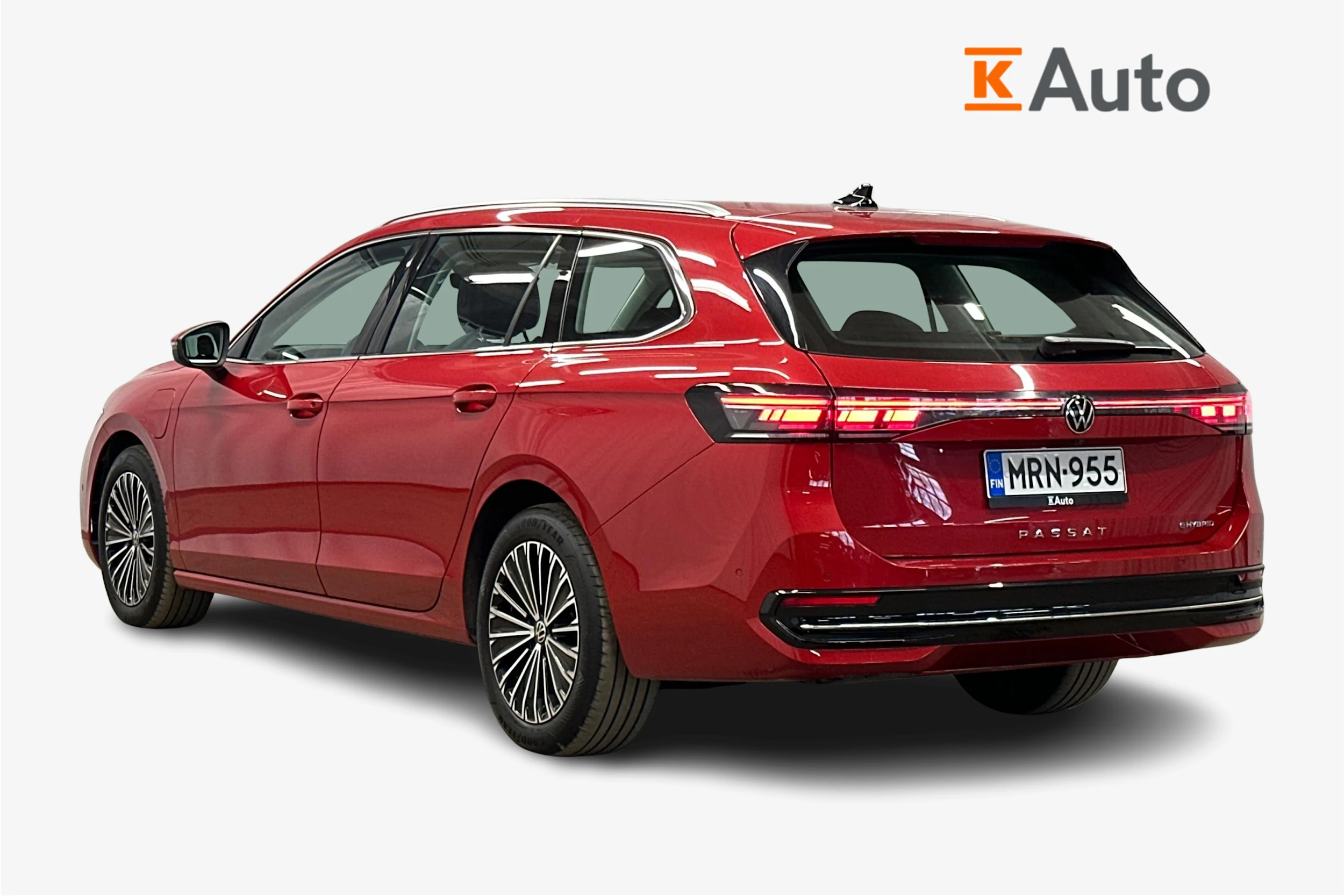 punainen Volkswagen Passat 2025 kuva 3.