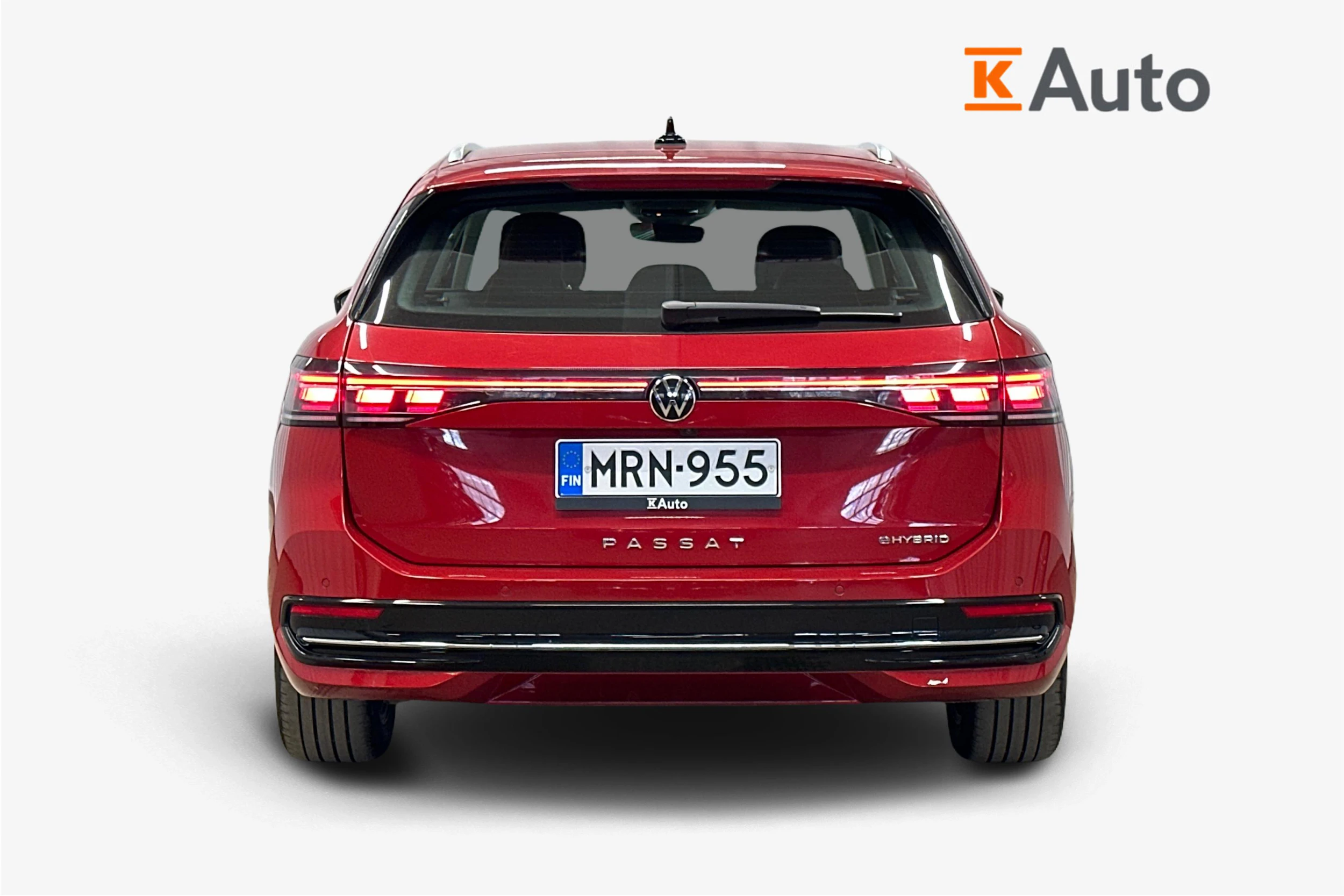 punainen Volkswagen Passat 2025 kuva 4.