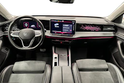 punainen Volkswagen Passat 2025 kuva 9.
