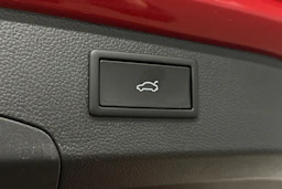 punainen Volkswagen Passat 2025 kuva 18.
