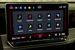 punainen Volkswagen Passat 2025 kuva 31.