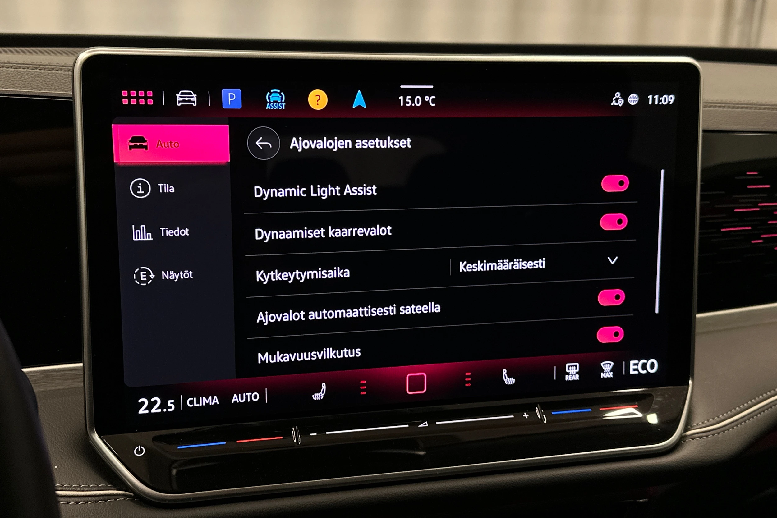 punainen Volkswagen Passat 2025 kuva 37.