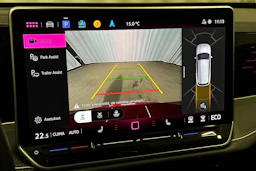 punainen Volkswagen Passat 2025 kuva 42.