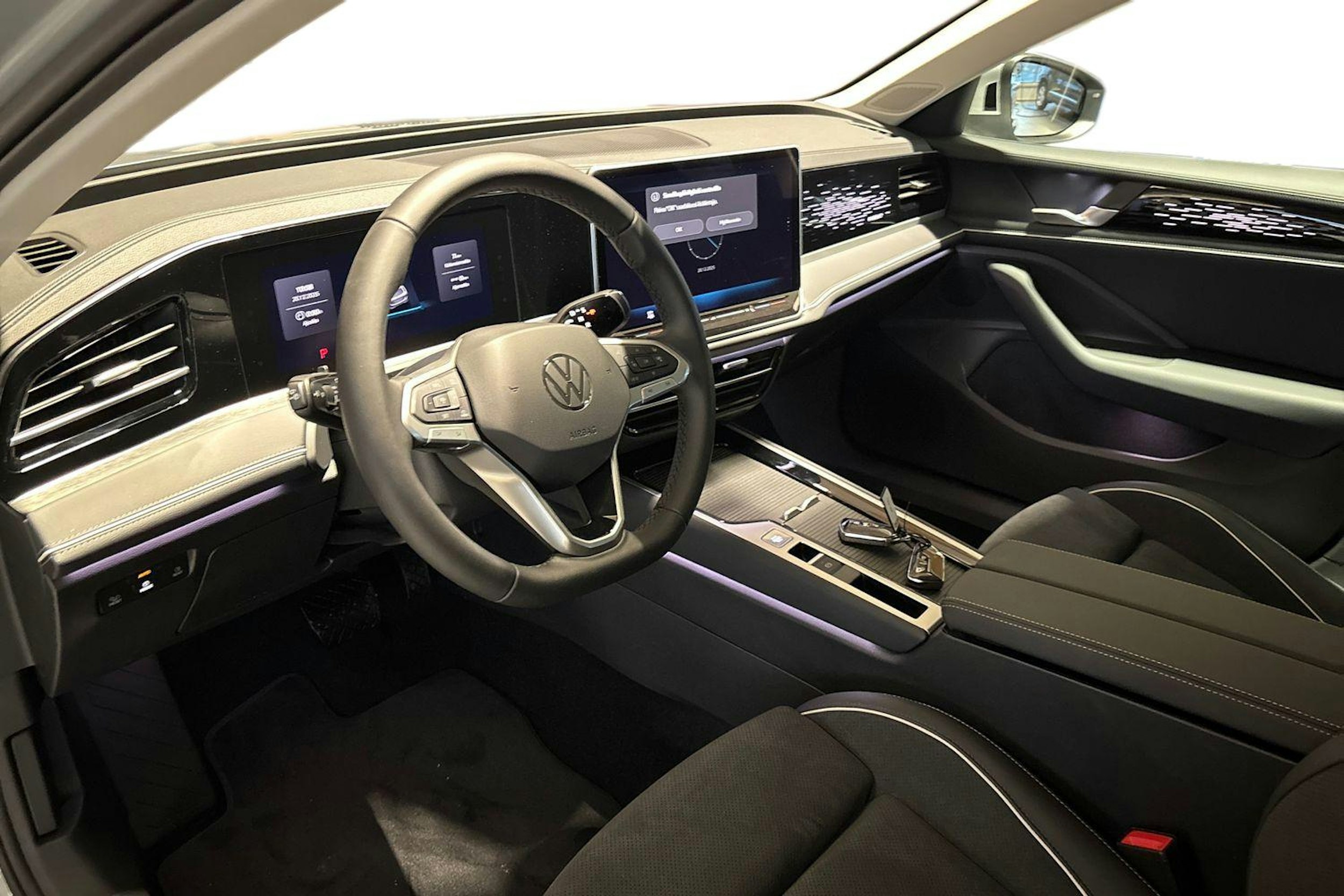 harmaa Volkswagen Passat 2026 kuva 6.