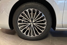 harmaa Volkswagen Passat 2026 kuva 10.