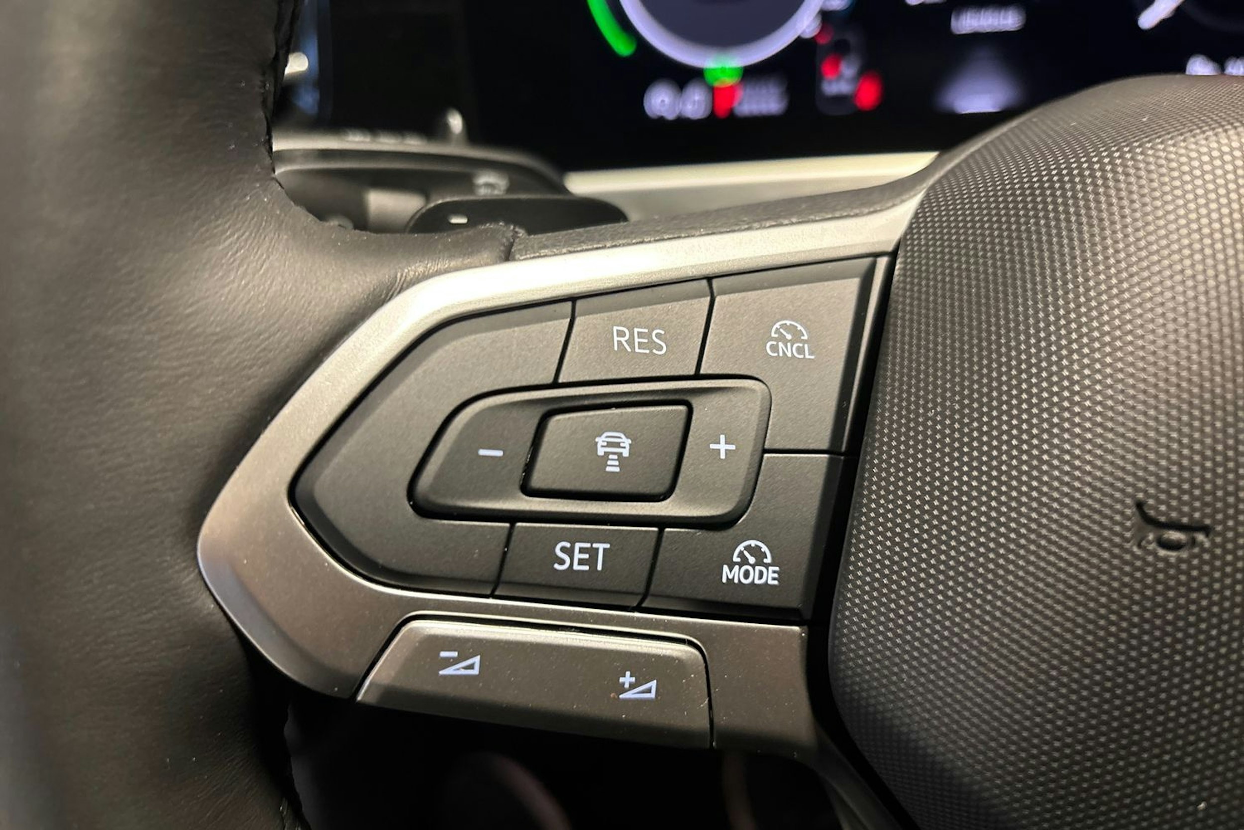 harmaa Volkswagen Passat 2026 kuva 13.