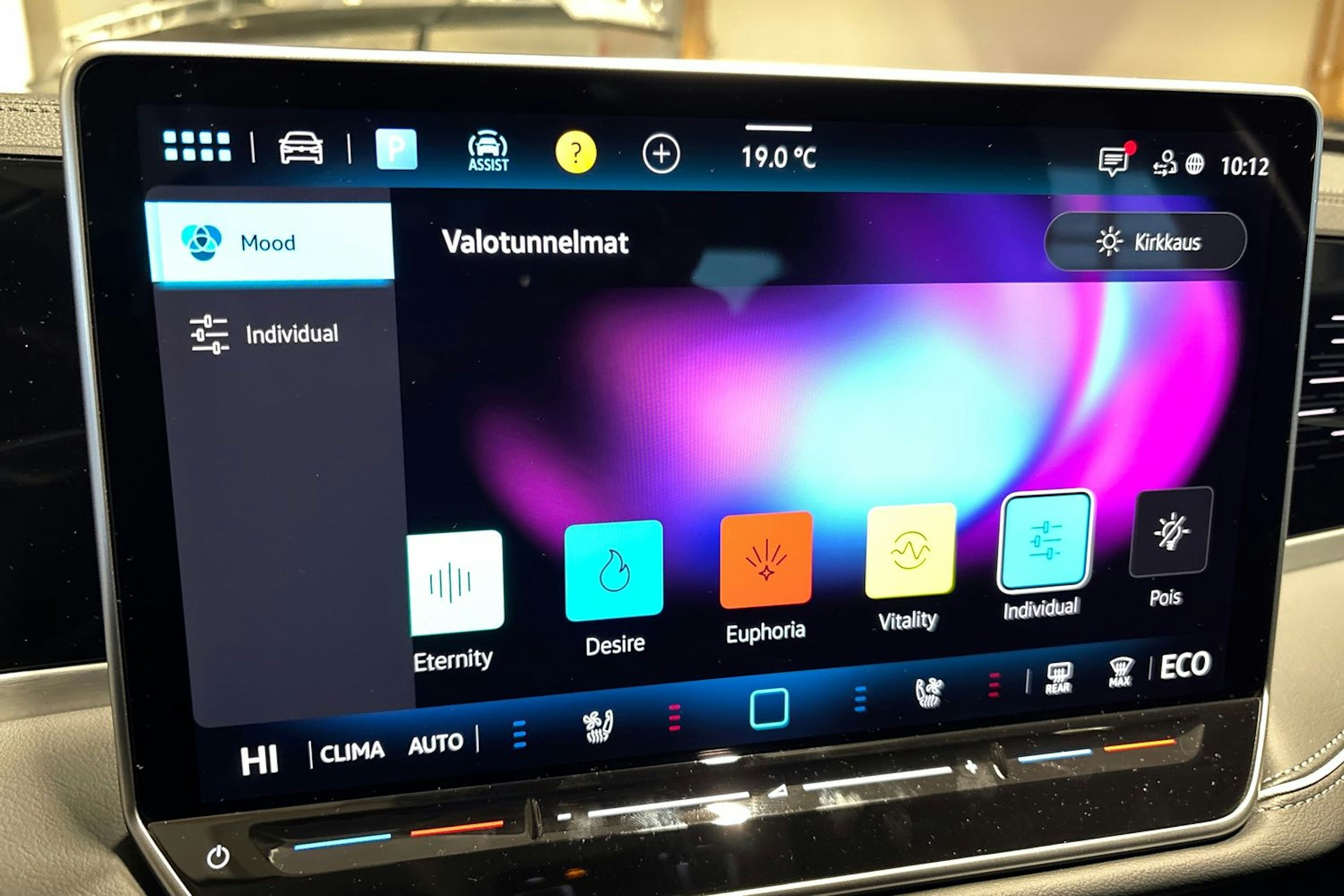 harmaa Volkswagen Passat 2026 kuva 20.