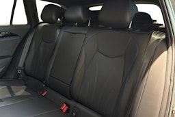 harmaa Volkswagen Passat 2025 kuva 8.