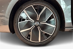 harmaa Volkswagen Passat 2025 kuva 9.