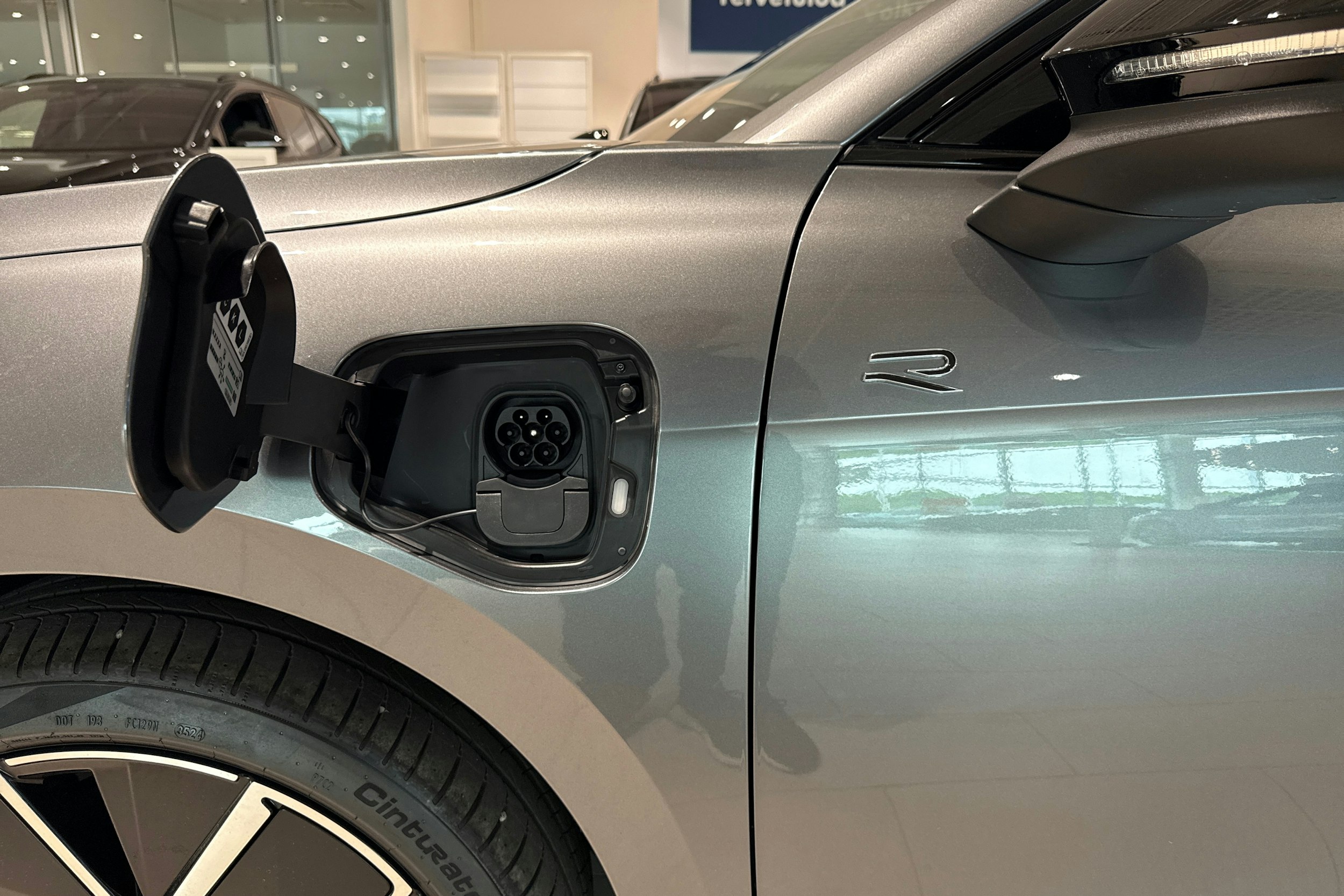 harmaa Volkswagen Passat 2025 kuva 15.
