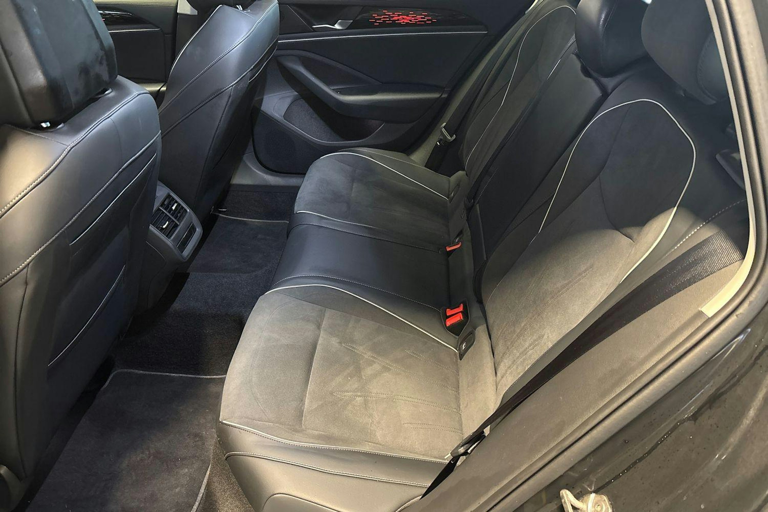 musta Volkswagen Passat 2025 kuva 10.