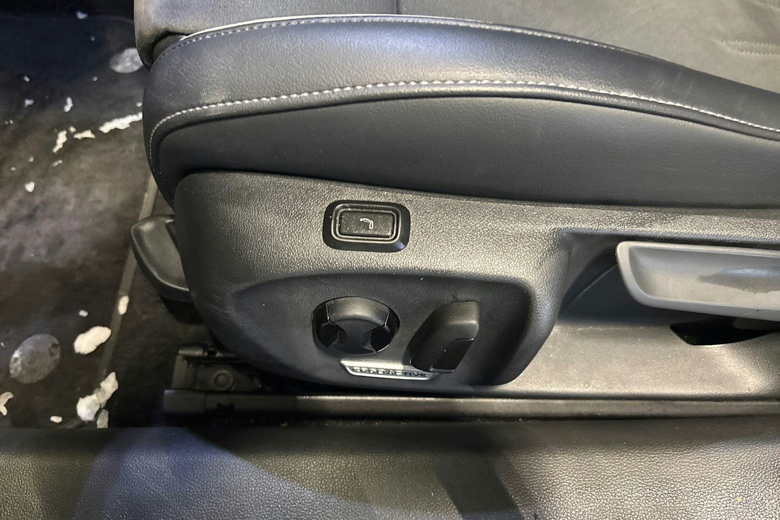 musta Volkswagen Passat 2025 kuva 16.