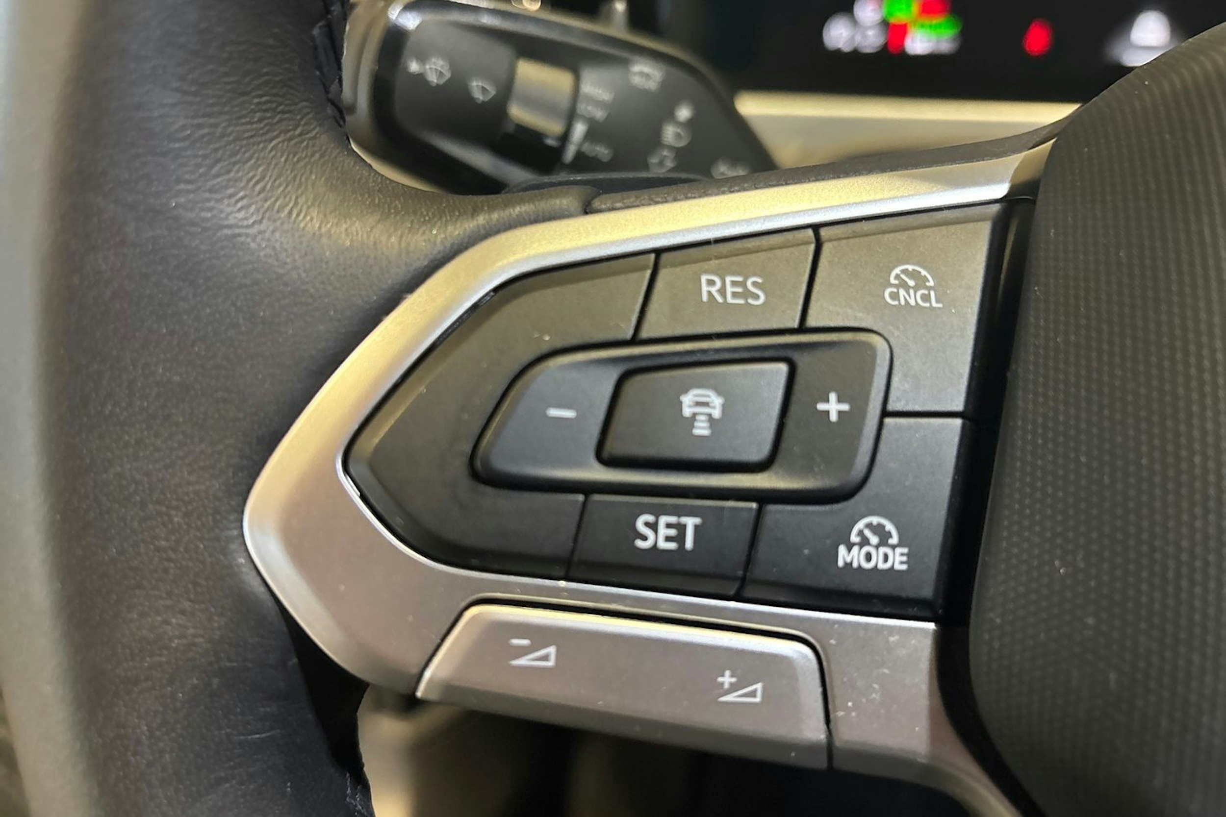 musta Volkswagen Passat 2025 kuva 18.