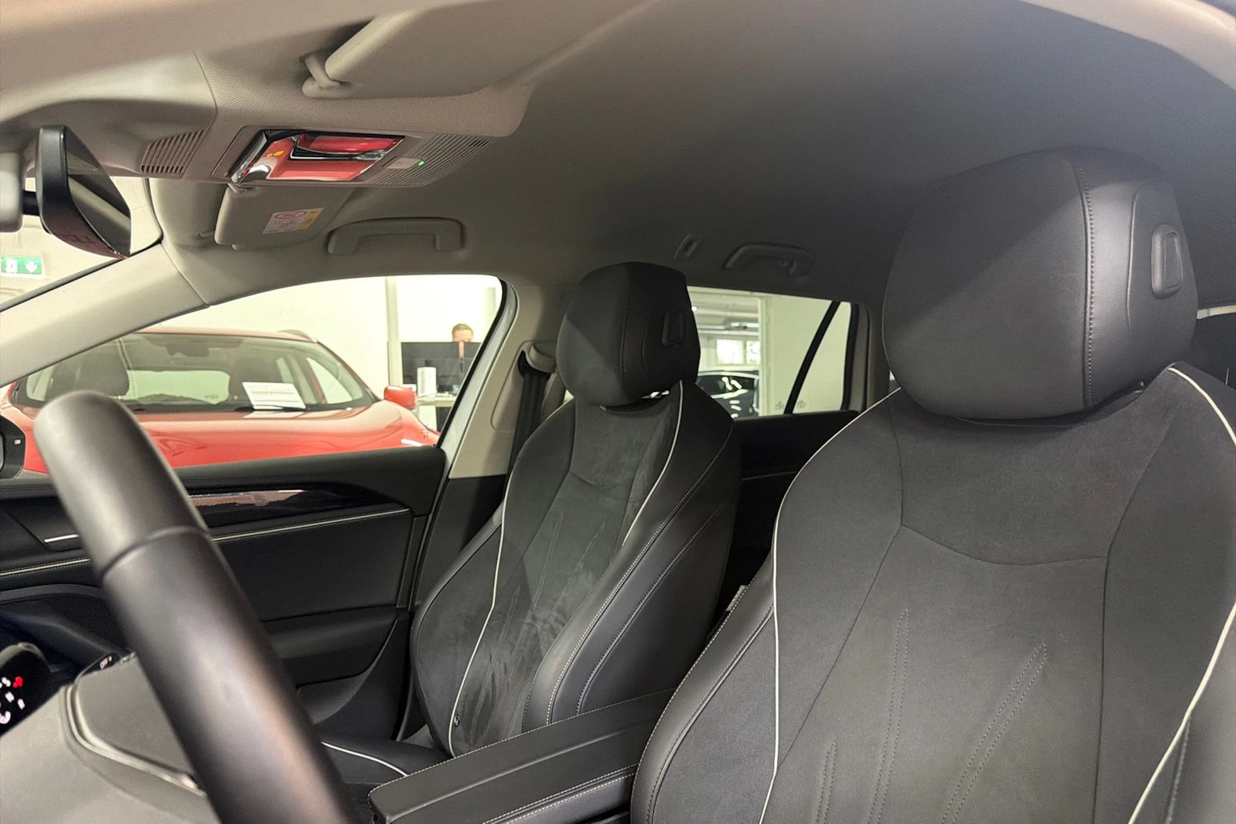 valkoinen Volkswagen Passat 2025 kuva 4.