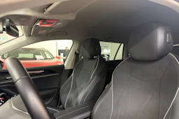 valkoinen Volkswagen Passat 2025 kuva 4.