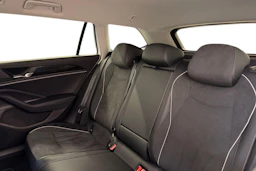 valkoinen Volkswagen Passat 2025 kuva 8.