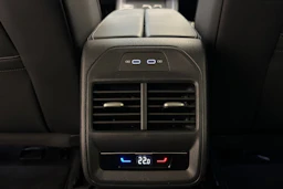 valkoinen Volkswagen Passat 2025 kuva 17.