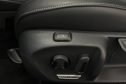 valkoinen Volkswagen Passat 2025 kuva 18.