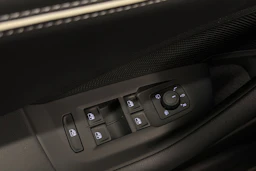 valkoinen Volkswagen Passat 2025 kuva 19.