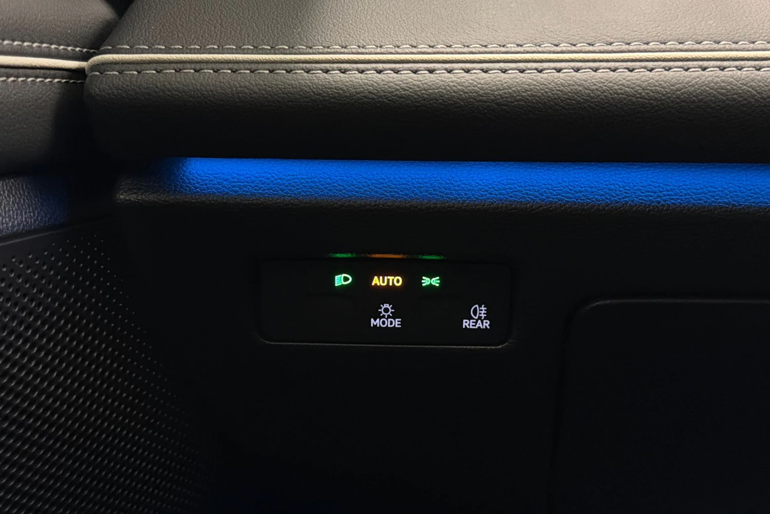 valkoinen Volkswagen Passat 2025 kuva 20.