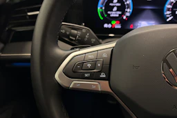 valkoinen Volkswagen Passat 2025 kuva 21.