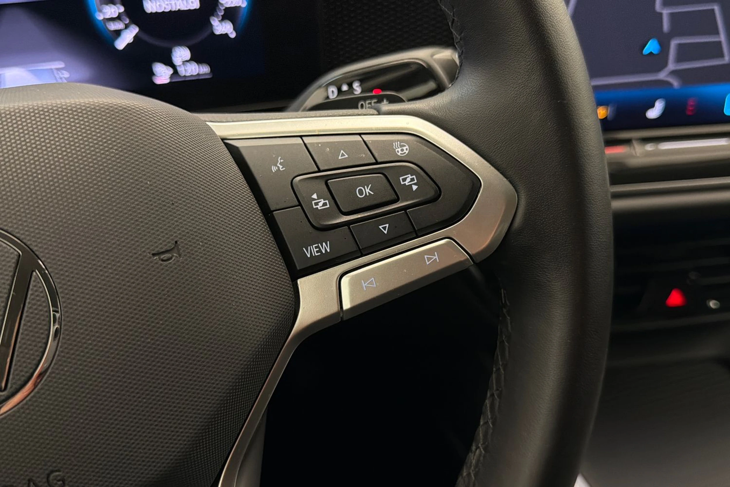 valkoinen Volkswagen Passat 2025 kuva 22.