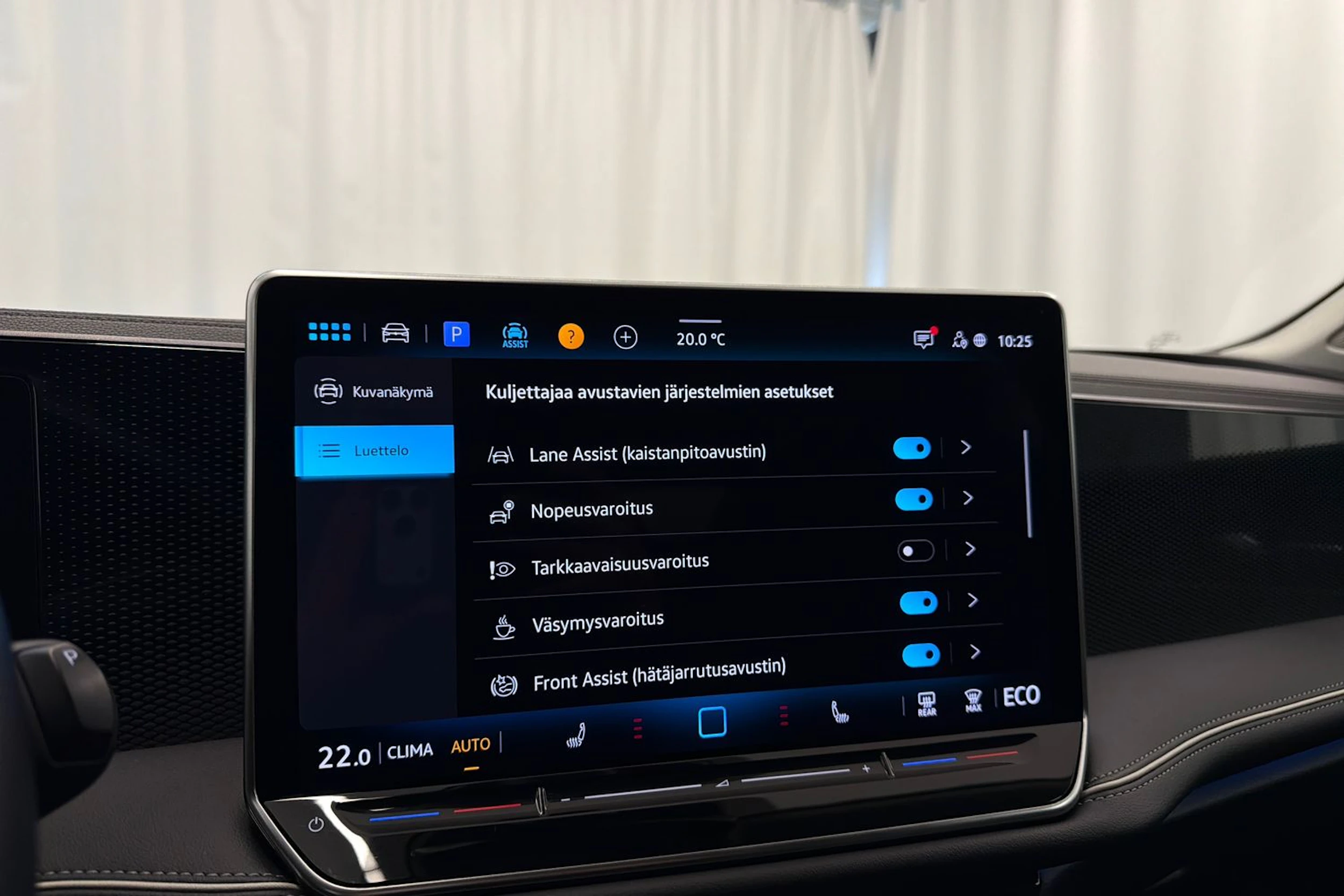 valkoinen Volkswagen Passat 2025 kuva 27.