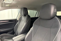valkoinen Volkswagen Passat 2025 kuva 33.