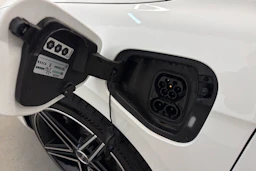 valkoinen Volkswagen Passat 2025 kuva 35.