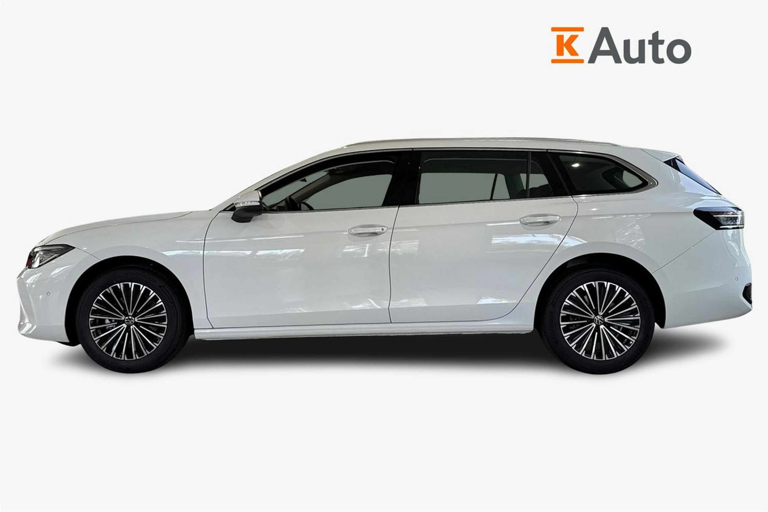 valkoinen Volkswagen Passat 2025 kuva 5.