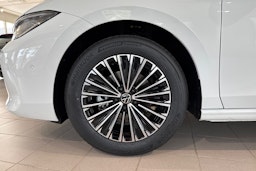 valkoinen Volkswagen Passat 2025 kuva 9.