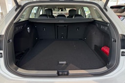 valkoinen Volkswagen Passat 2025 kuva 11.
