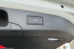 valkoinen Volkswagen Passat 2025 kuva 12.