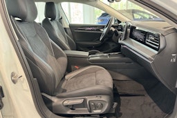 valkoinen Volkswagen Passat 2025 kuva 13.