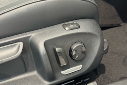valkoinen Volkswagen Passat 2025 kuva 14.