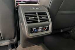 valkoinen Volkswagen Passat 2025 kuva 15.
