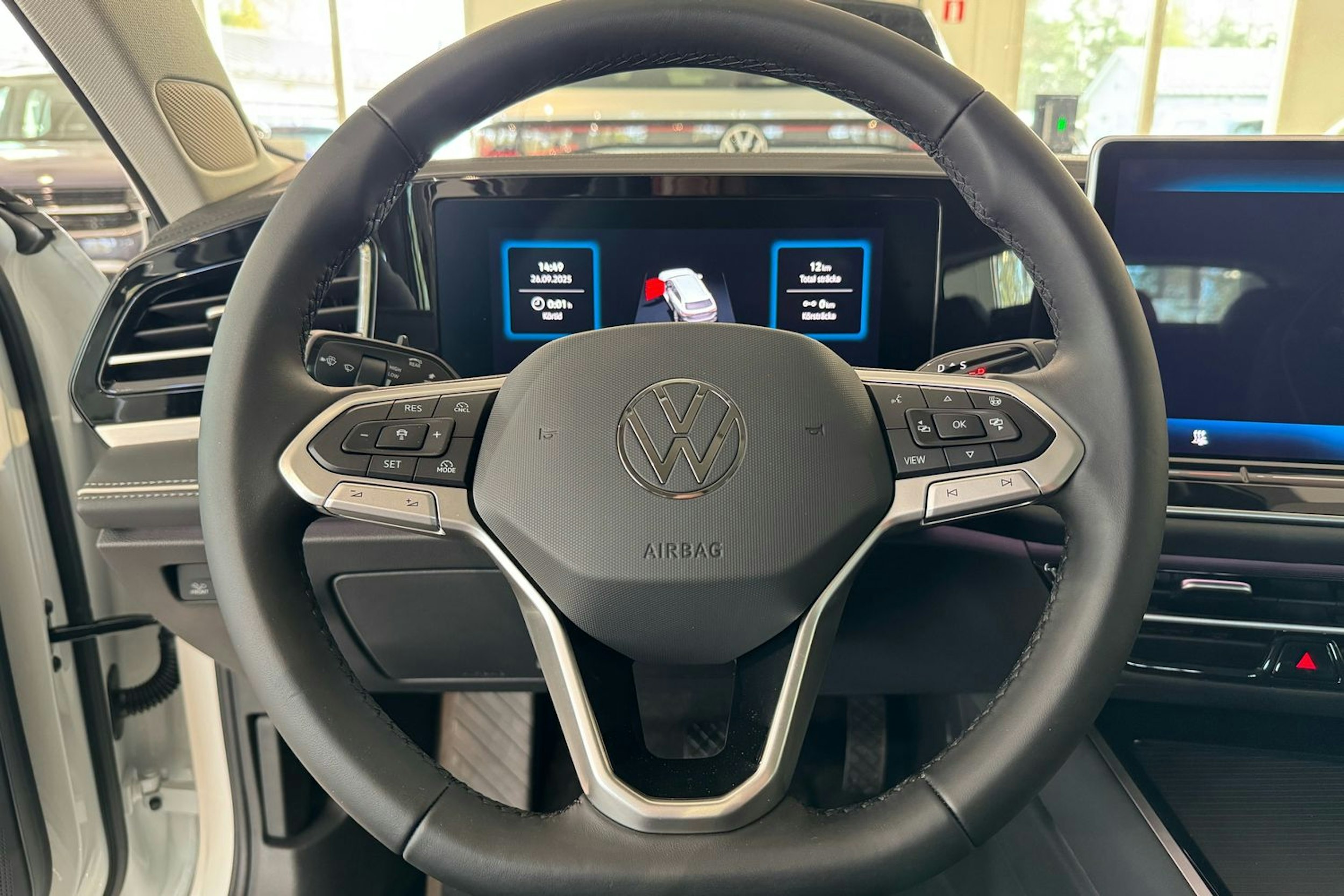 valkoinen Volkswagen Passat 2025 kuva 16.