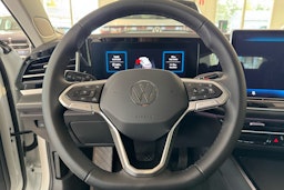 valkoinen Volkswagen Passat 2025 kuva 16.