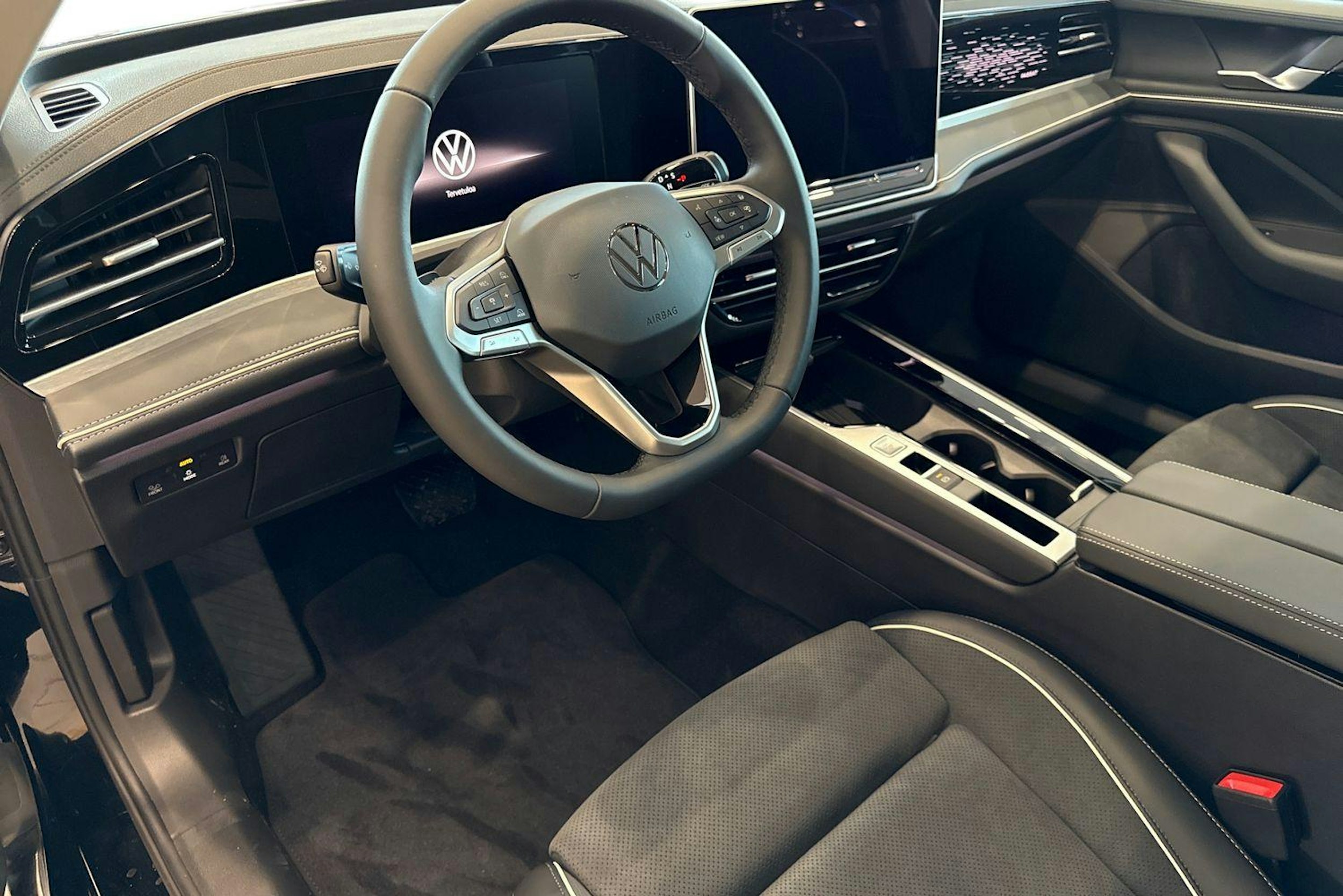 musta Volkswagen Passat 2025 kuva 6.